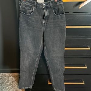 Black denim high waisted Everlane Jeans Curvy cheeky jean